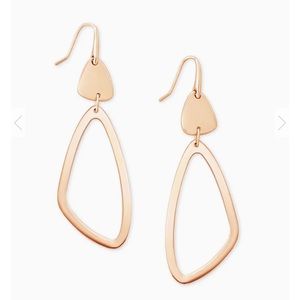 NWT Kira Drop Earrings In Rose Gold
